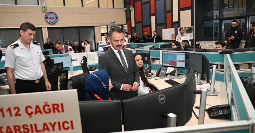 Kocaeli Valisi İlhami Aktaş, 112 Acil Çağrı Merkezi’ni Ziyaret Etti